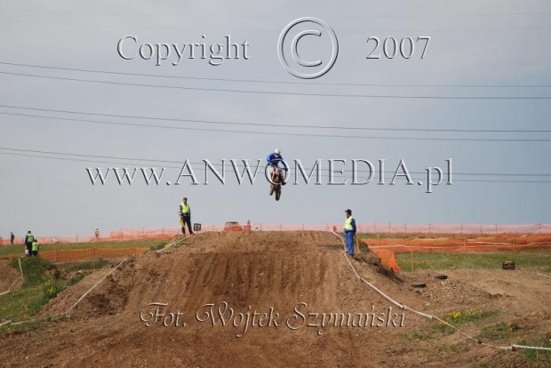 MOTOCROSS MISTRZOSTWA EUROPY w kl. 125 J. open Gdańsk 29.04.2007r.
www.ANWOMEDIA.pl