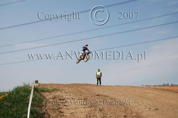 MOTOCROSS MISTRZOSTWA EUROPY w kl. 125 J. open Gdańsk 29.04.2007r.
www.ANWOMEDIA.pl