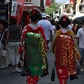 Gejsze spotkane na ulicy w Kioto.