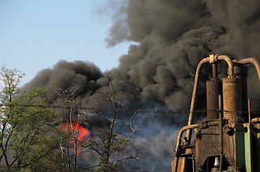 Pożar we Wrocławiu, przy ul. Robotniczej. 30.09 07 ok 15:00 Spalił się skład makulatury. #katastrofa #pożar