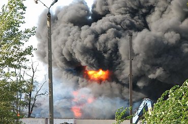 Pożar we Wrocławiu, przy ul. Robotniczej. 30.09 07 ok 15:00 Spalił się skład makulatury. #katastrofa #pożar