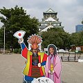 Osaka-jo.Zamek jednego z szogunow w Osace. Na zdheciu ja i Mitsunori (poznany w Korei Poludniowej)