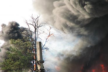 Pożar we Wrocławiu, przy ul. Robotniczej. 30.09 07 ok 15:00 Spalił się skład makulatury. #katastrofa #pożar