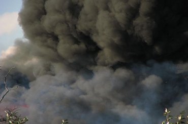 Pożar we Wrocławiu, przy ul. Robotniczej. 30.09 07 ok 15:00 Spalił się skład makulatury. #katastrofa #pożar