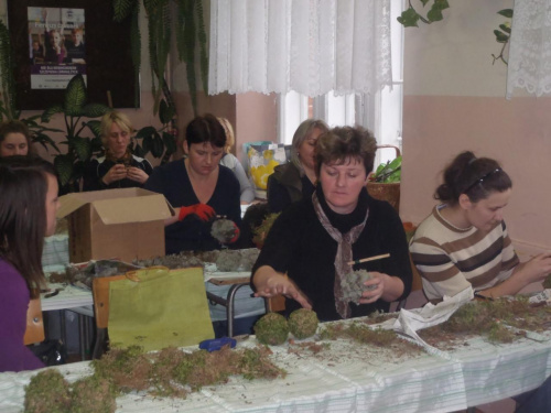 Kolejne zajęcia słuchacze Studium Florystycznego poświęcili na przygotowanie dekoracji Bożonarodzeniowych. Zdjęcia udostępniła Renata Galas #Sobieszyn #Brzozowa #ZespółSzkółWSobieszynie