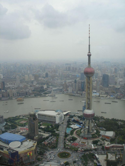 Oto widok z 420m wiezy JINMAO w Szanghaju. To najwyzszy budynek w tym kraju.