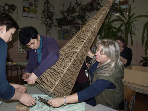 Odświętną dekorację szkoły przygotowali słuchacze Studium Florystycznego - zdjęcia udostępniła Jolanta Chabros #Sobieszyn #Brzozowa