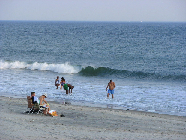 Październikowy spacer plażą... #ocean #plaza #mewy #ludzie #motyl #muszle #fale