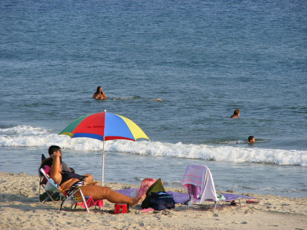 Październikowy spacer plażą... #ocean #plaza #mewy #ludzie #motyl #muszle #fale