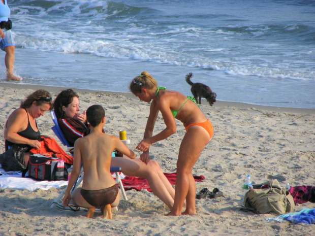 Październikowy spacer plażą... #ocean #plaza #mewy #ludzie #motyl #muszle #fale