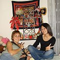 U PHUONG w domku-w tle rozne pamiatki przywiezione z Rosji i z Polski- znalazla sie nawet buteleczka ZUBROWKI oraz statuetka LUCZNICZKI BYDGOSKIEJ:)))