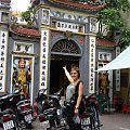 JEdna ze swiatyn w centrum Hanoi.