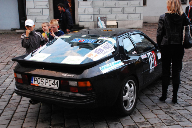 944