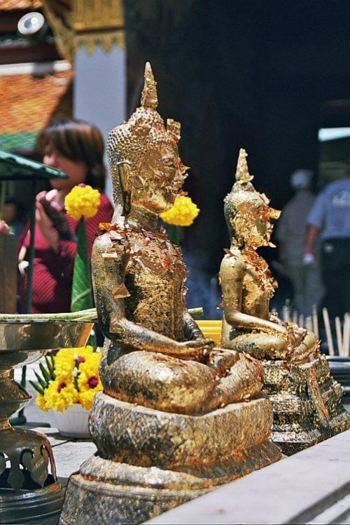 Posążki Buddy pokryte listkami złota #Tajlandia #Bangkok
