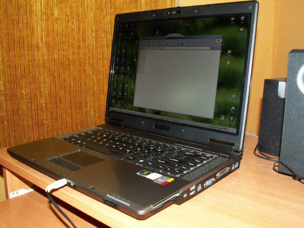 Mój laptop - Dual 2 Core 2Ghz na szynie 800Mhz, RAM 1024MB FSB 800Mhz, GeForce 8600m GS, dysk 160GB i inne przydatne bajery :) #Komputer