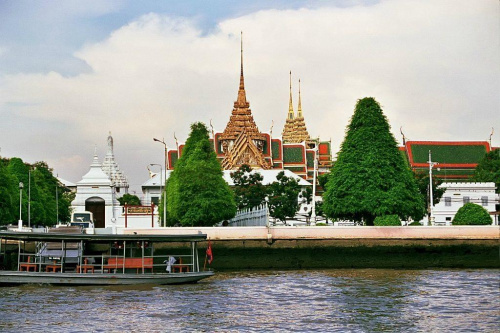 Widok na Grand Palace od strony Chaopraji #Tajlandia #Bangkok