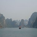 Zatoka HA Long to miejsce wpisane na liste UNESCO- ok.3000 wysp w tym tylko jedna zamieszkana przez ludzi (sa tez wyspy zamieszkane przez malpy) . Wyspa Cat BA (wyspa kobiet) to miejsce ktore w 50% jest parkiem narodowym w ktorym pod ochrona sa LANGURY...