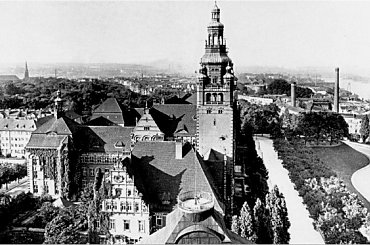 Widok z wieży Muzeum Miejskiego na budynek rejencji #szczecin #WałyChrobrego #UrządRejencji #MuzemWSzczecinie