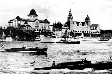 Łodzie motorowe przed Wałami Chrobrego #szczecin #WałyChrobrego #ŁodzieMotorowe