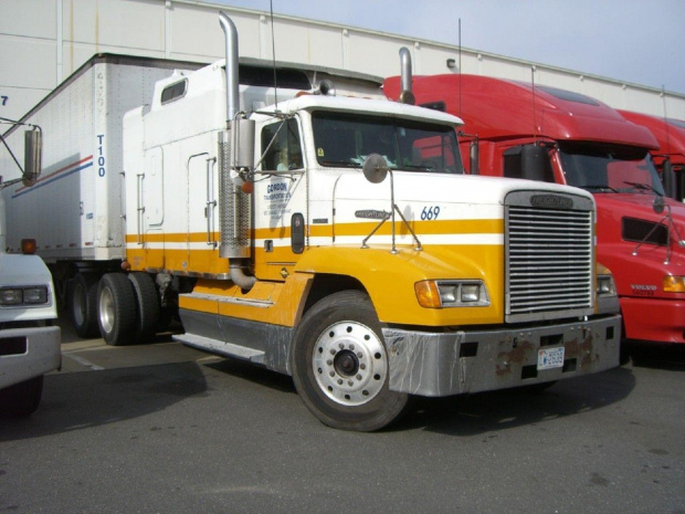 Freightliner FLD