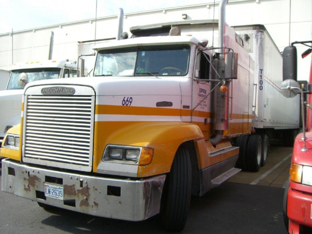 Freightliner FLD