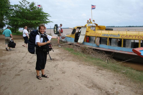 Przekraczanie granicy wietnamsko-kambodzanskiej przez rzeke MEKONG:)
