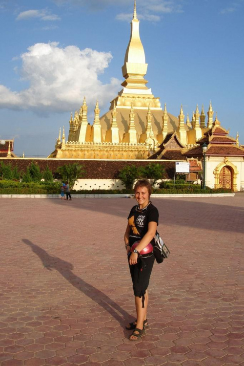 LAOS- VIENTIANE-zlota pagoda