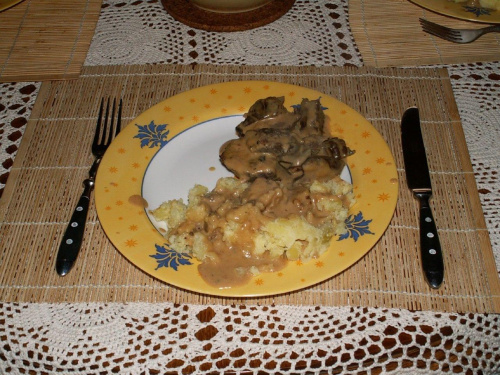 Obiad 08.12.2007
Sarnina i ziemniaczki polane pysznym sosem z sarninki #Obiad